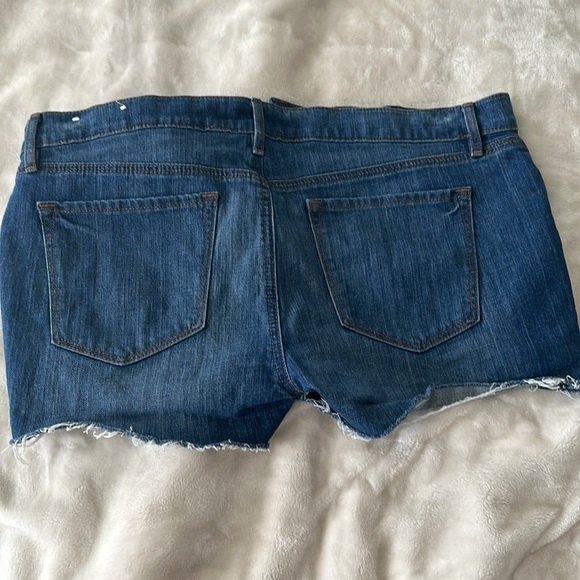 NWOT LOFT SHORT DENIM CUTOFFS. SIZE 14 BUTTON FLY - Picture 3 of 3
